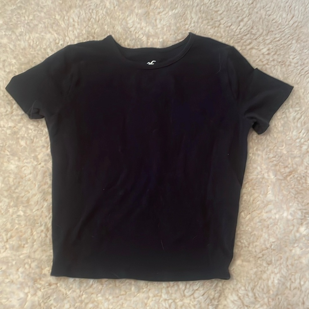 black hollister baby tee 🖤